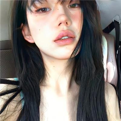 穿条纹衣的男孩